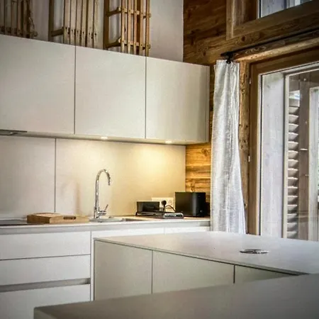 بيت للعطل 5 Stars Charming Chalet, Best Location View شاتيل