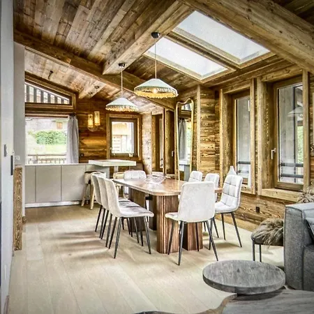 بيت للعطل 5 Stars Charming Chalet, Best Location View شاتيل