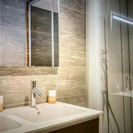 5 Stars Charming Chalet, Best Location View بيت للعطل شاتيل